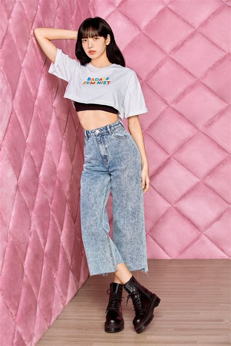 lisa blackpink jeans outfit